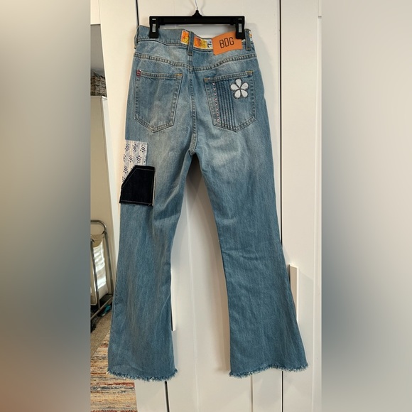 Gently Used BDG Urban Outfitters Women’s Bootleg Jeans with Patches Size 26 - Picture 7 of 12